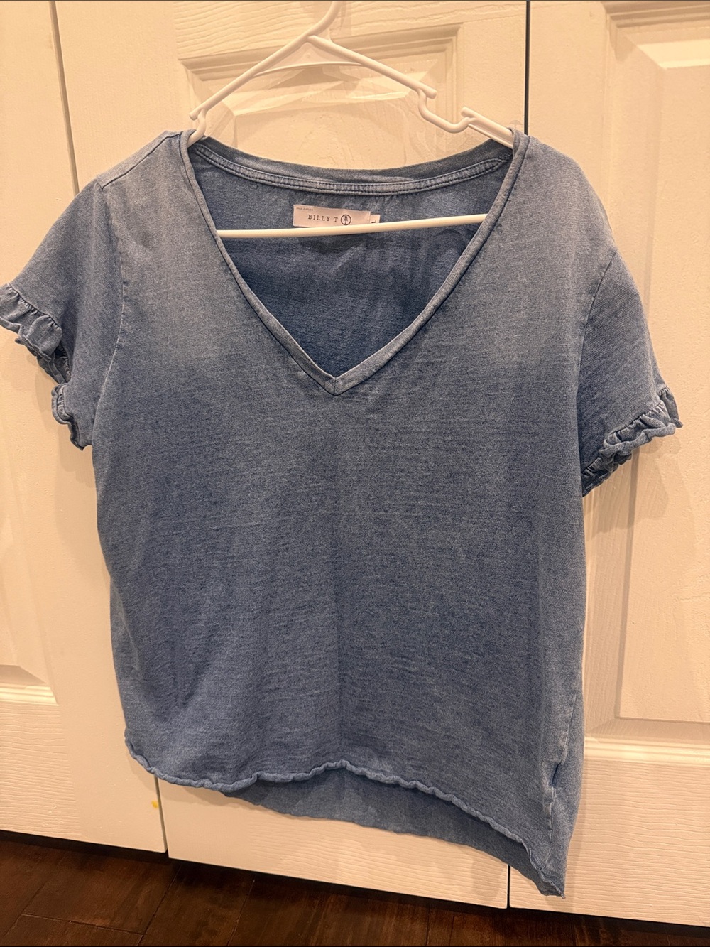 Riley V-Neck Short Sleeve Tee in Washed Blue